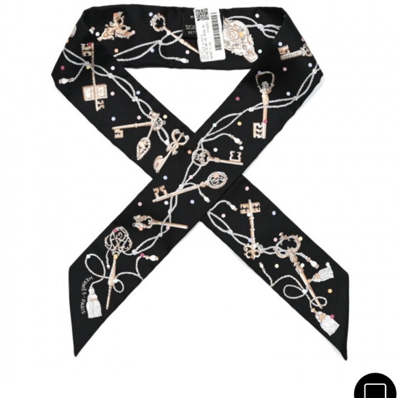 Hermes
Silk Les Cles A Pois
Twilly Black Beige Rose
Multicolor - Picture 1 of 3